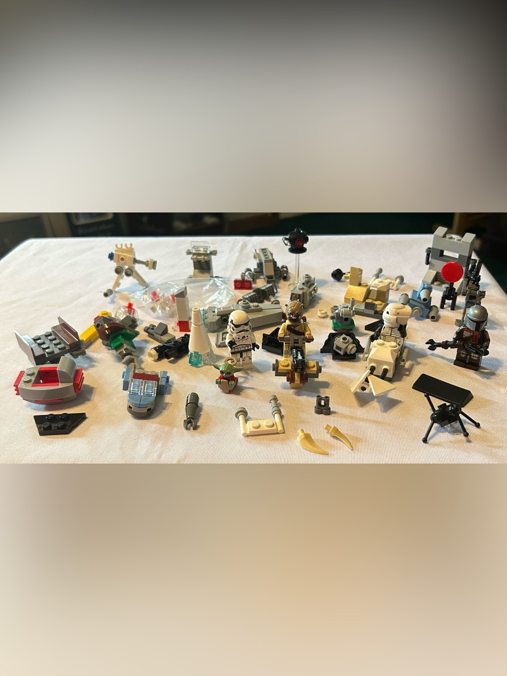 Lego Star Wars set. Includes minifigures & Small Vehicles - Picture 2 of 3